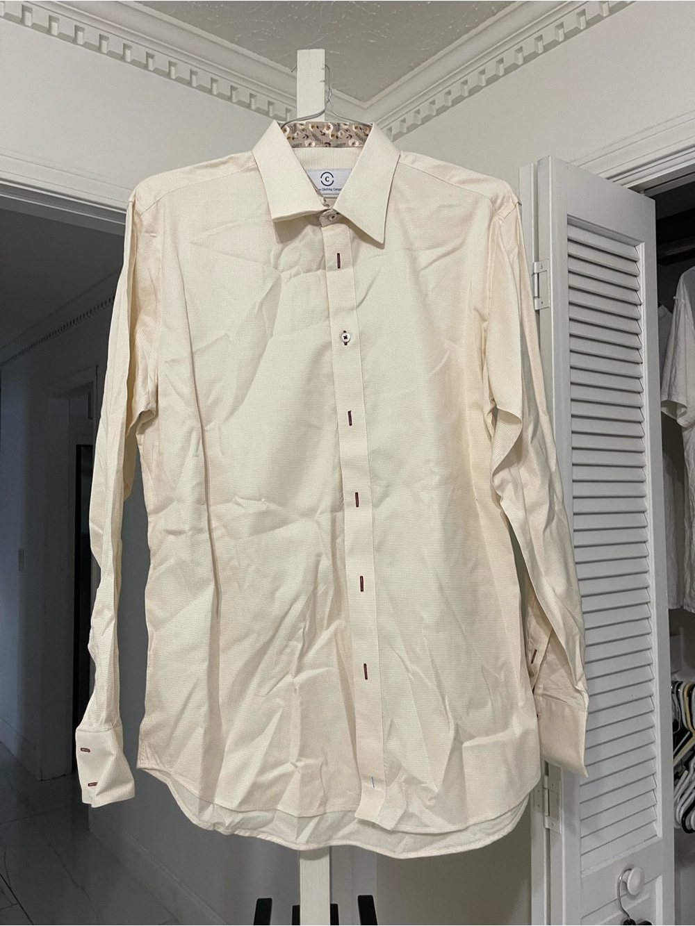 Men's Cream Long-Sleeve Dress Shirt with Contrast Button Accents